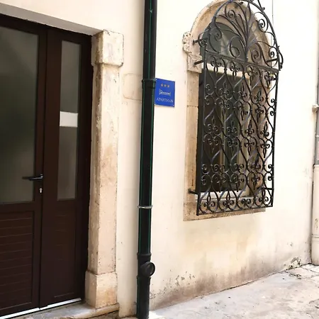 Abc Center Old Town ザダル